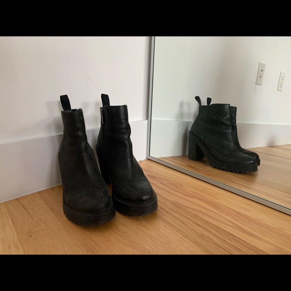 Magdalena Women’s Leather Heeled Chelsea Boots